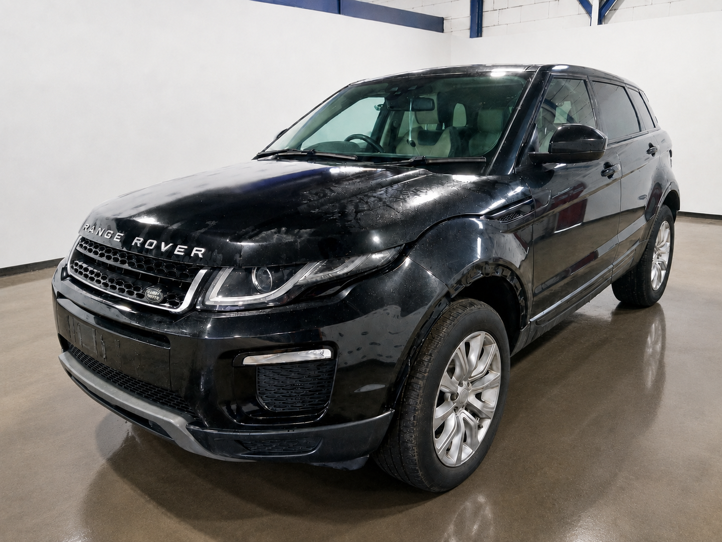 2015 Range Rover Evoque โ front three-quarter